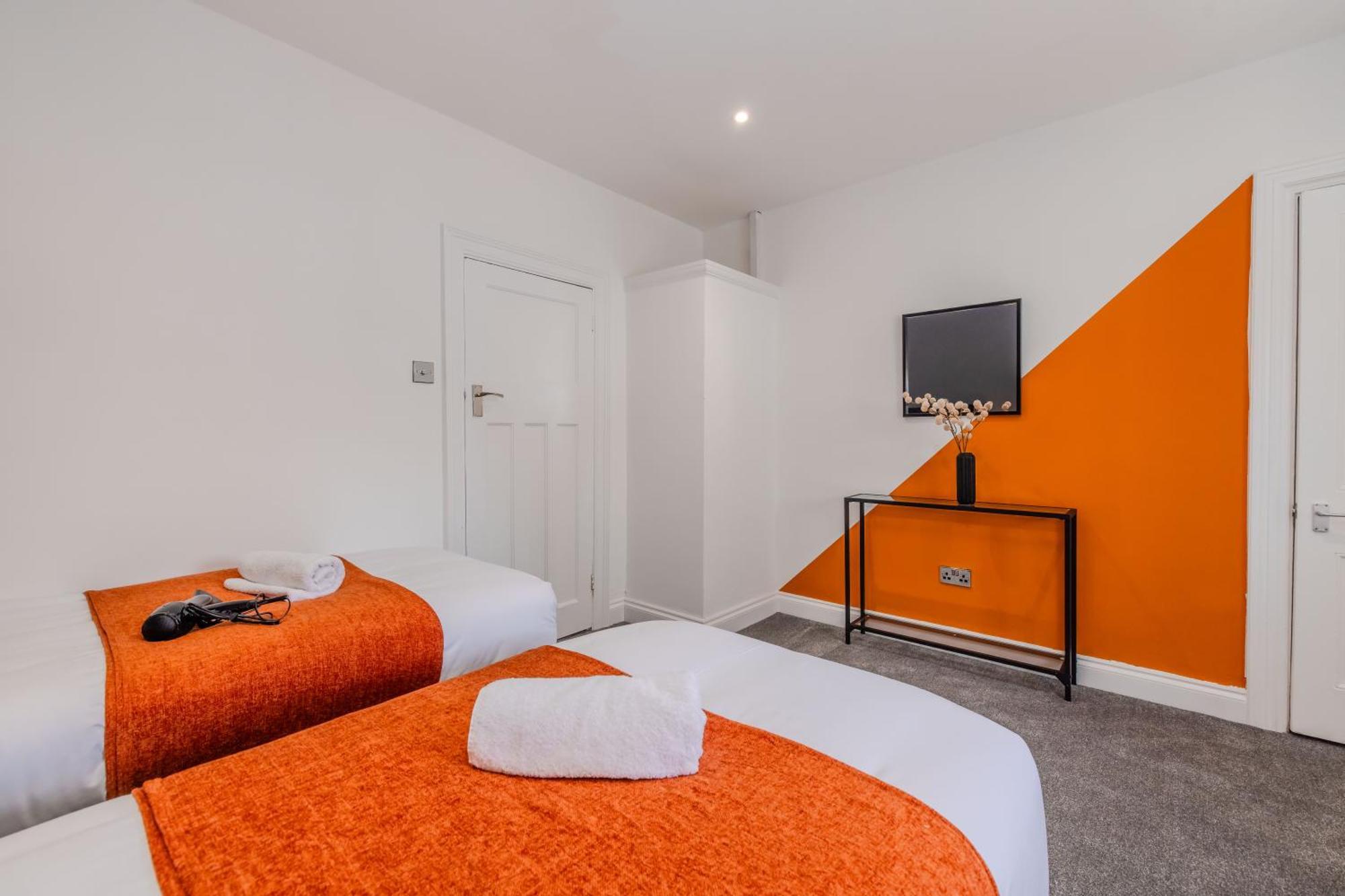 Amazing 3 Bedroom Flat I Next To & Shopping Center * Brighton