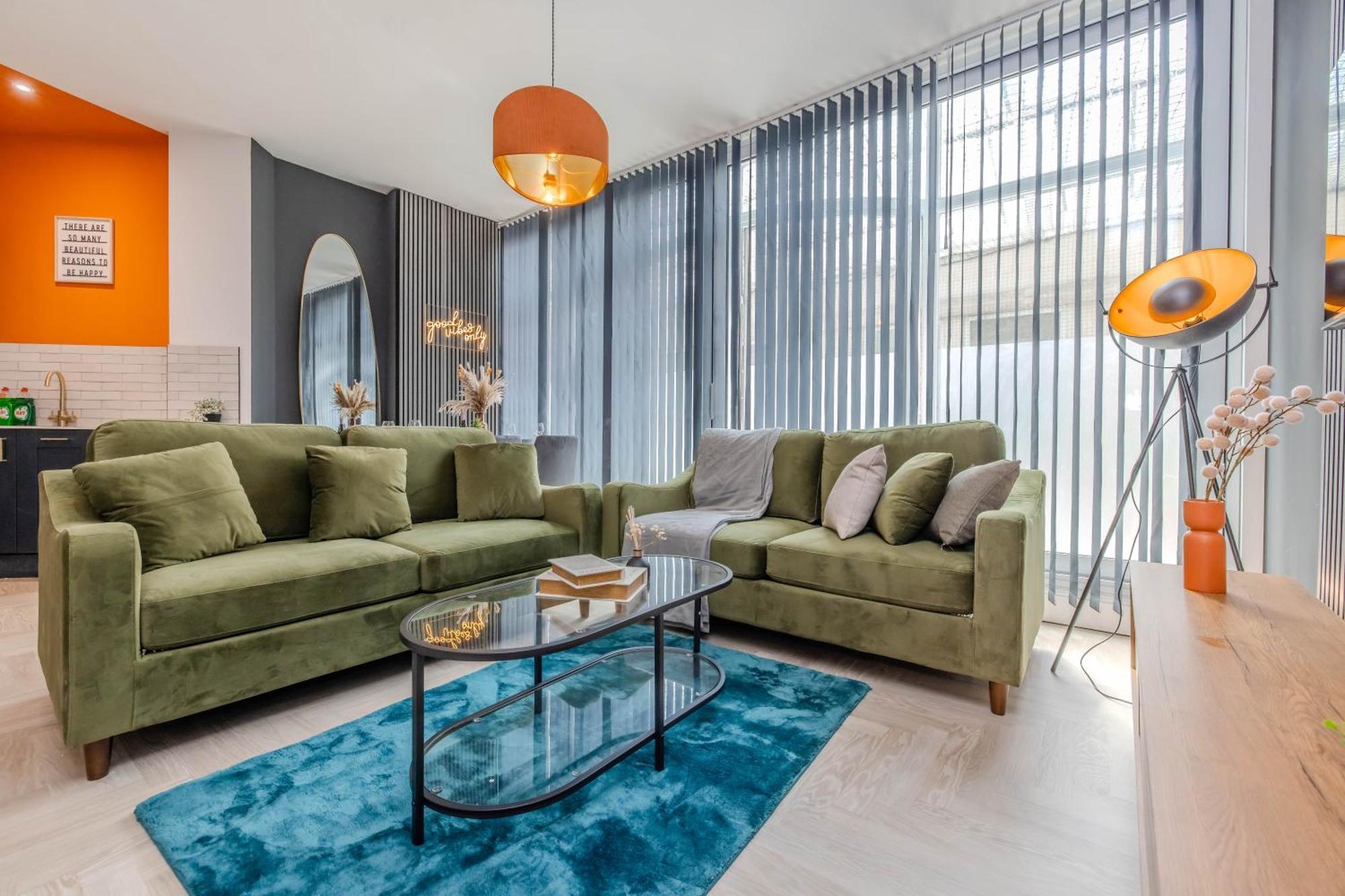 Apartment Amazing 3 Bedroom Flat I Next To & Shopping Center