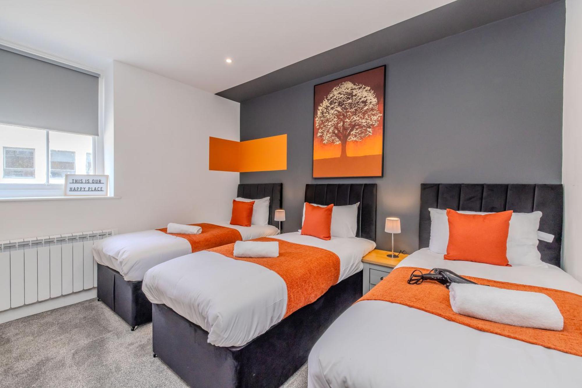 Amazing 3 Bedroom Flat I Next To & Shopping Center * Brighton
