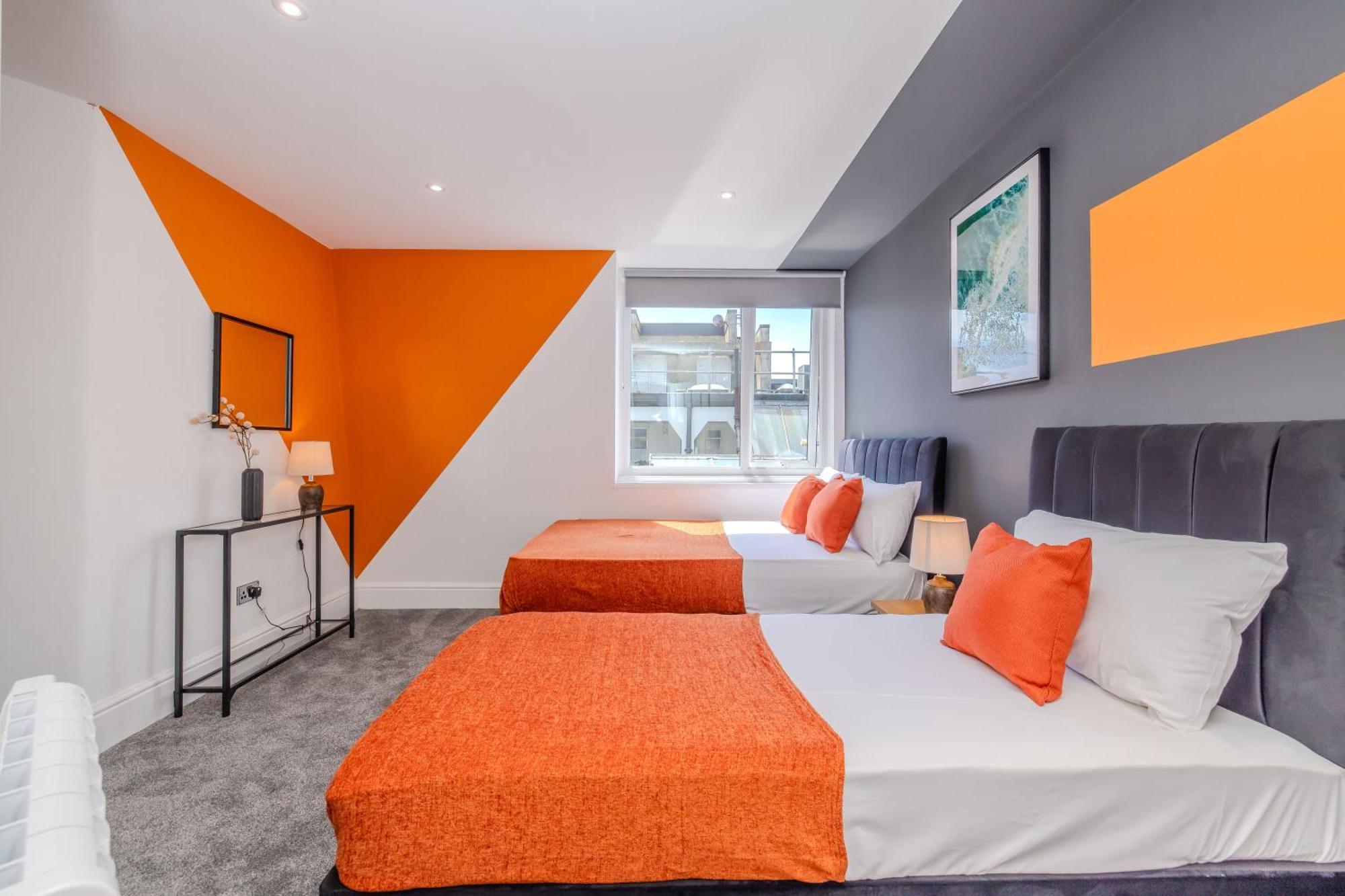 Amazing 3 Bedroom Flat I Next To & Shopping Center * Brighton