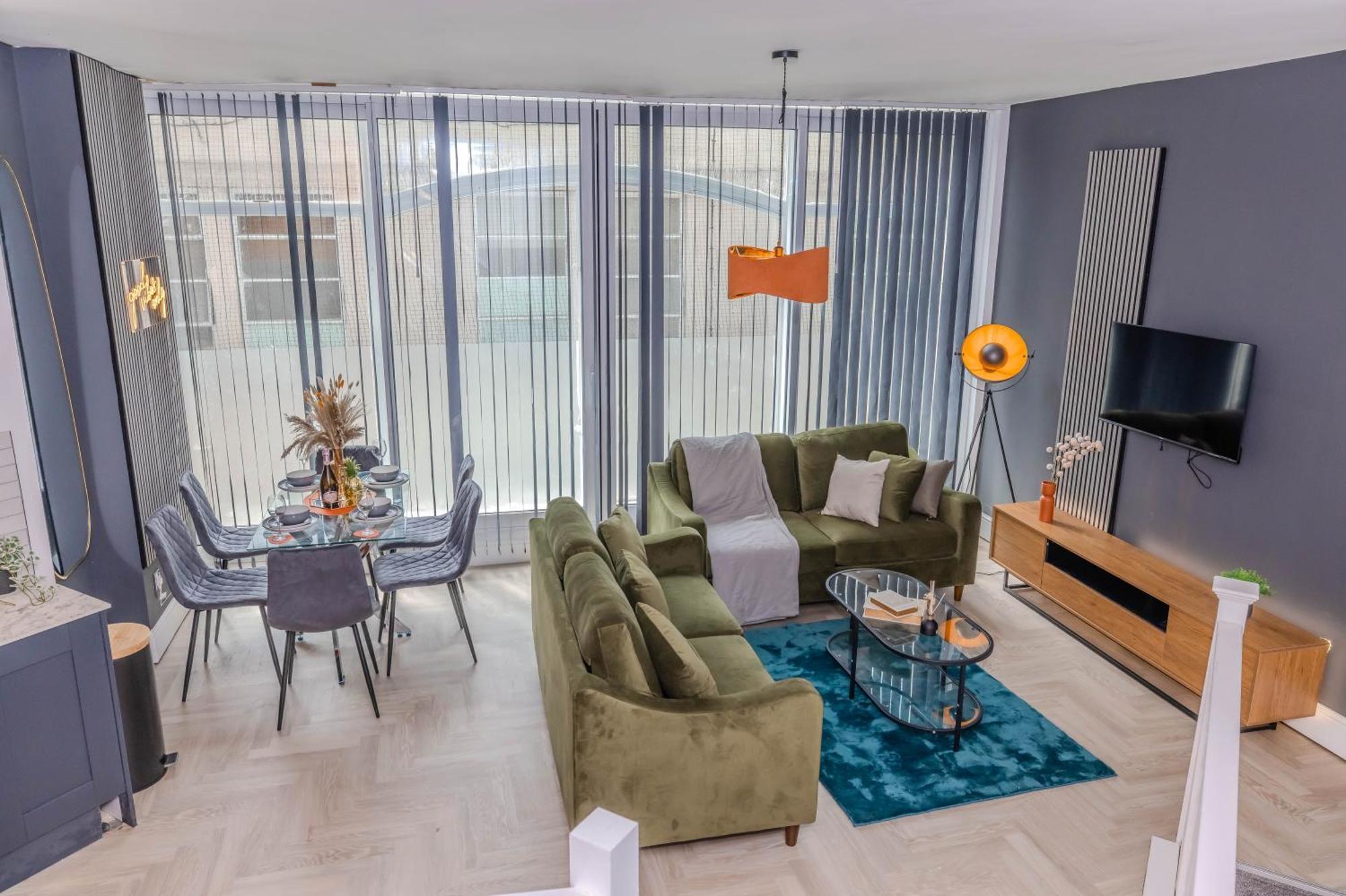 Amazing 3 Bedroom Flat I Next To & Shopping Center * Brighton