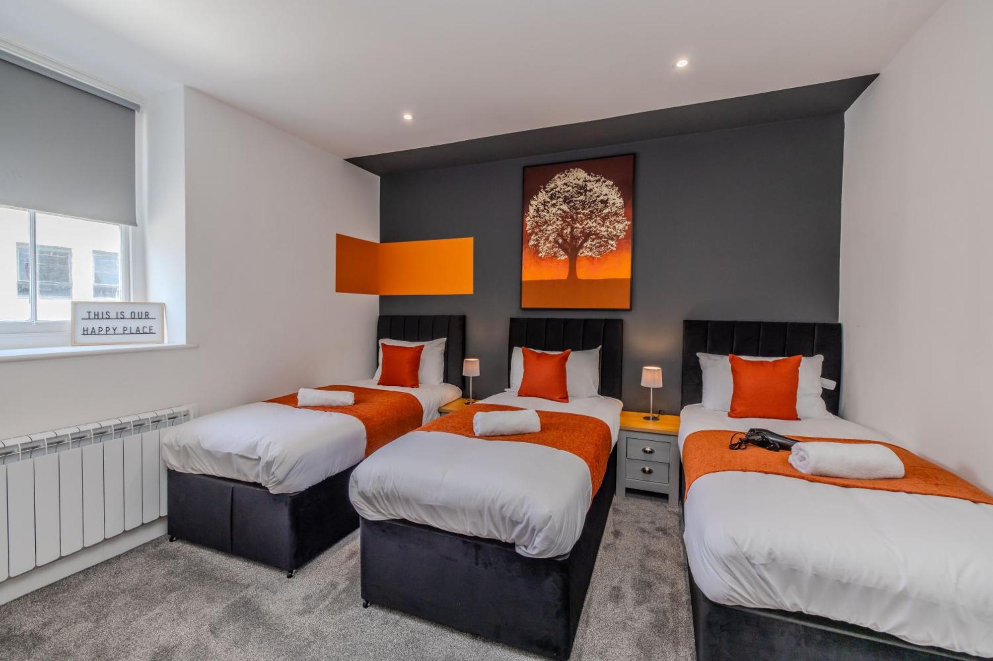 Amazing 3 Bedroom Flat I Next To & Shopping Center * Brighton