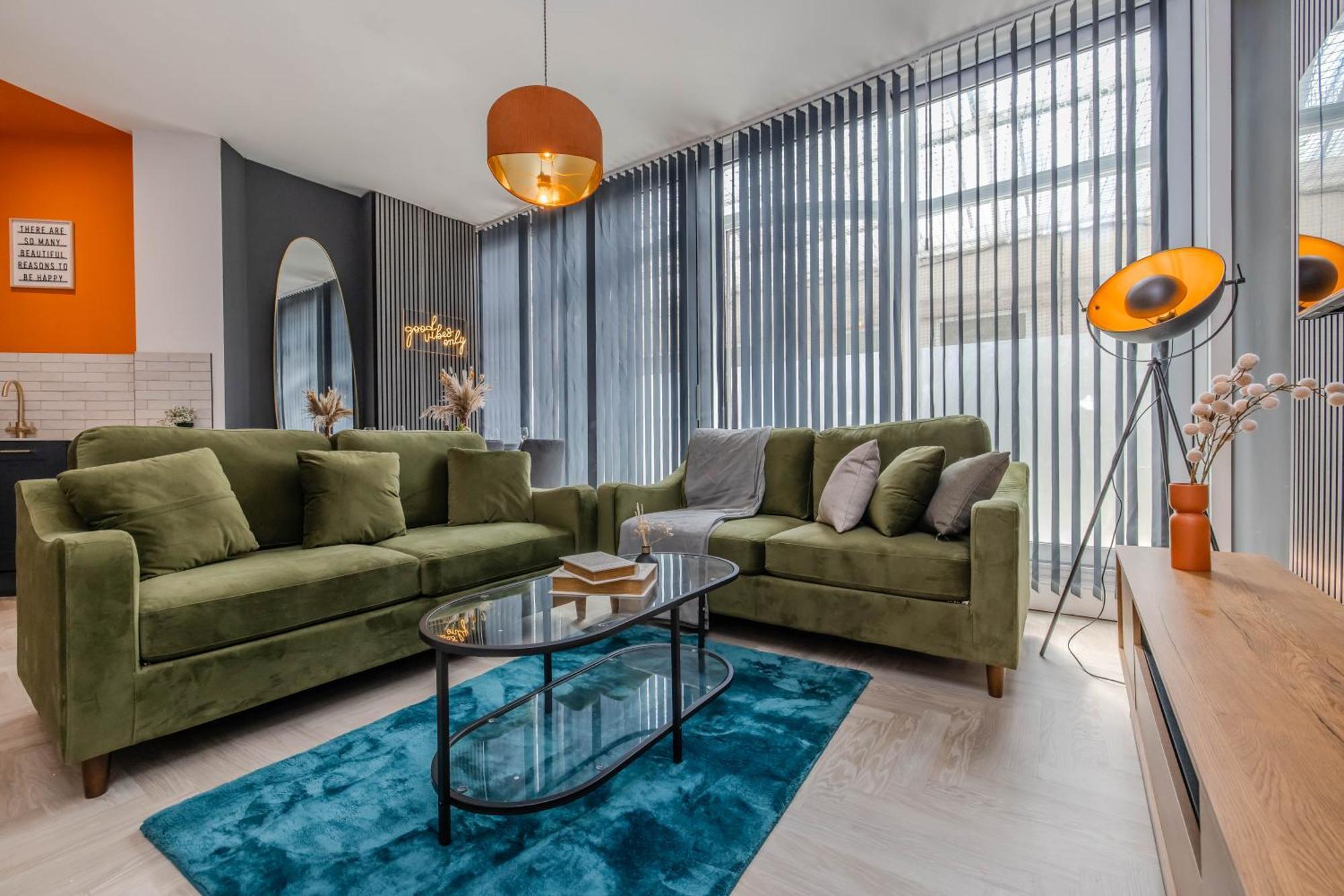 Apartment Amazing 3 Bedroom Flat I Next To & Shopping Center